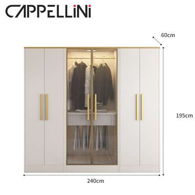 Guardarropa del almacenamiento del dormitorio de Multispace con la puerta con bisagras espejo